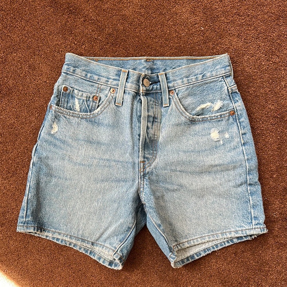 Levi’s 501 denim shorts medium wash size 26
